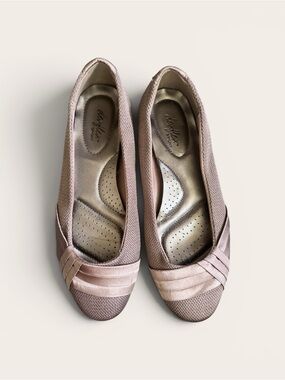 Women’s Ballet Flats in stone grey with satin ribbon detailing